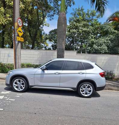 BMW-X1-2011