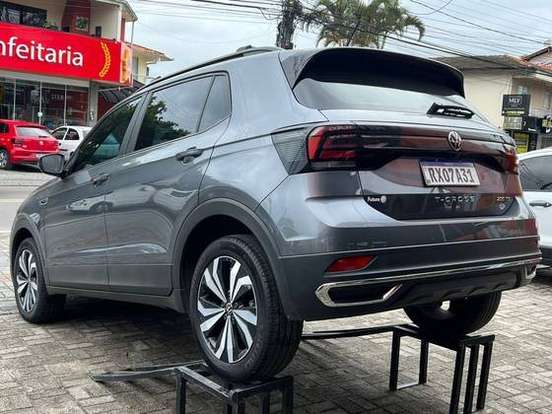 VOLKSWAGEN-T-CROSS-2021