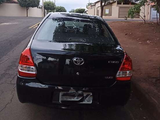 TOYOTA-ETIOS-1.5 XS SEDAN 16V FLEX 4P MANUAL TOYOTA-ETIOS-2013