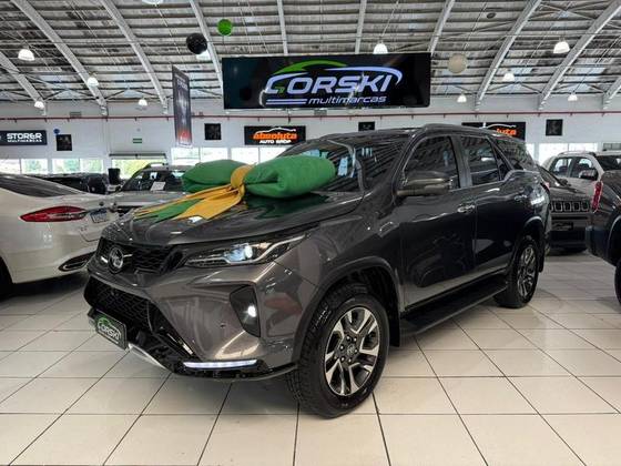 TOYOTA HILUX SW4 2.8 D-4D TURBO DIESEL SRX 4X4 AUTOMÁTICO