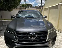 TOYOTA HILUX SW4 2.8 D-4D TURBO DIESEL SRX 7L 4X4 AUTOMÁTICO TOYOTA HILUX SW4 2.8 D-4D TURBO DIESEL SRX 7L 4X4 AUTOMÁTICO