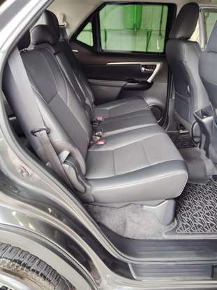 TOYOTA-HILUX SW4-2023