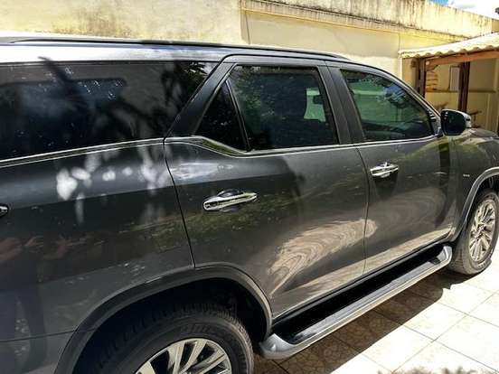 TOYOTA-HILUX SW4-2023