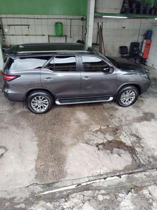 TOYOTA-HILUX SW4-2023