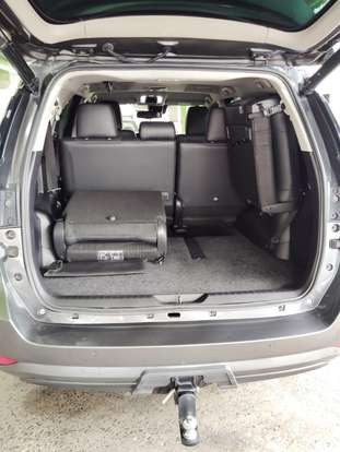 TOYOTA-HILUX SW4-2023