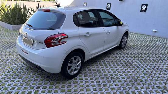 PEUGEOT-208-2014