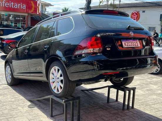 VOLKSWAGEN-JETTA-2010