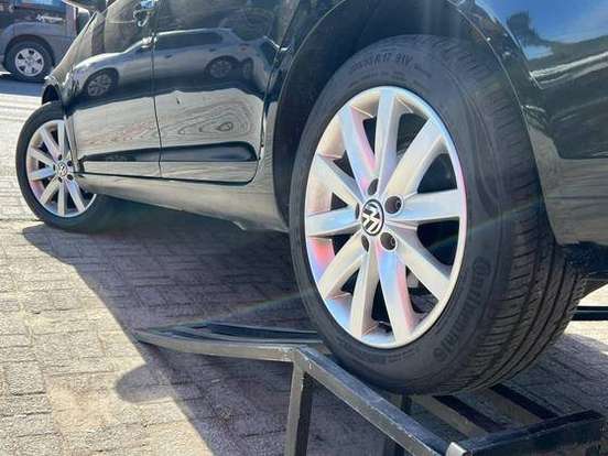 VOLKSWAGEN-JETTA-2010