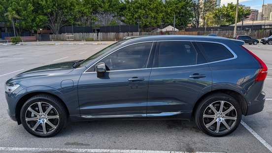 VOLVO-XC60-2020