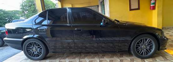 BMW-325i-1993