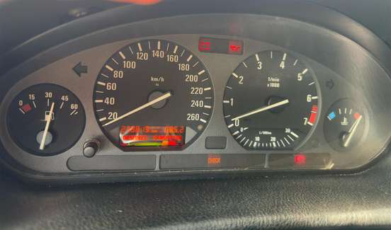 BMW-325i-1993