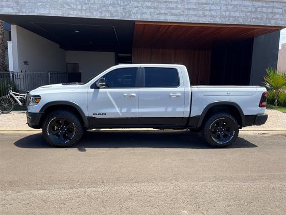 RAM 1500 5.7 V8 GASOLINA REBEL CD 4X4 AUTOMÁTICO