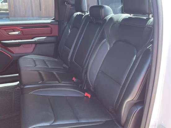 RAM-1500-5.7 V8 GASOLINA REBEL CD 4X4 AUTOMÁTICO RAM-1500-2022