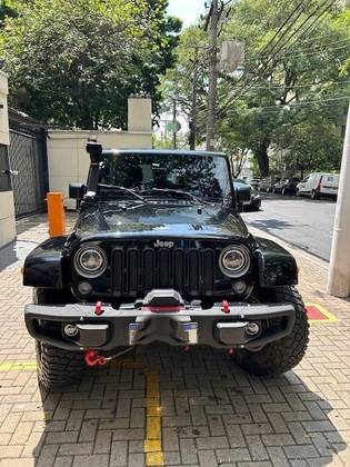 JEEP WRANGLER 3.6 UNLIMITED SAHARA 4X4 V6 GASOLINA 4P AUTOMÁTICO