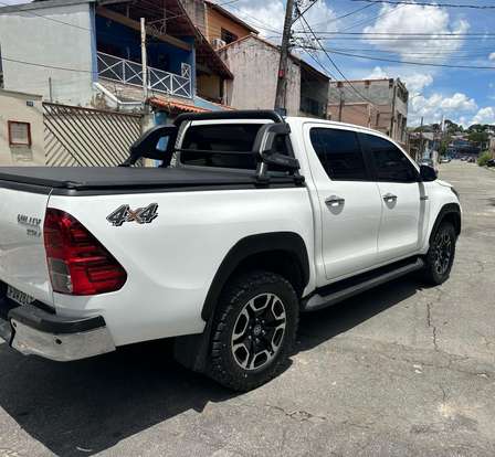 TOYOTA-HILUX-2021