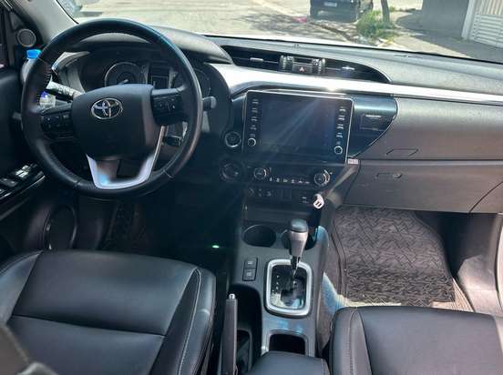 TOYOTA-HILUX-2021