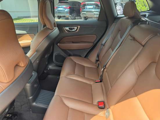 VOLVO-XC60-2022