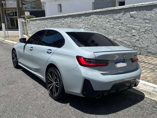 BMW-330e-2022