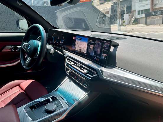 BMW-330e-2022