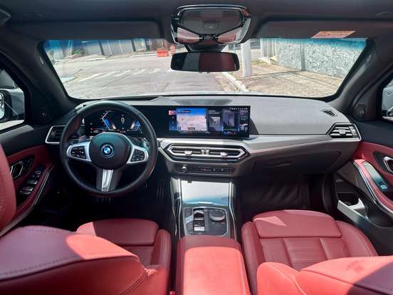 BMW-330e-2022