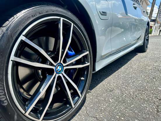 BMW-330e-2022