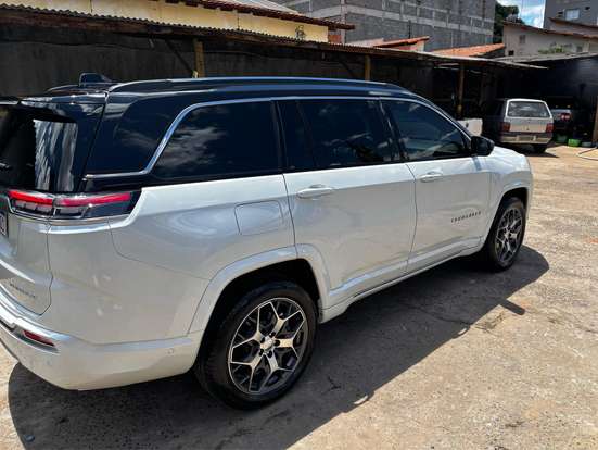 JEEP-COMMANDER-2024