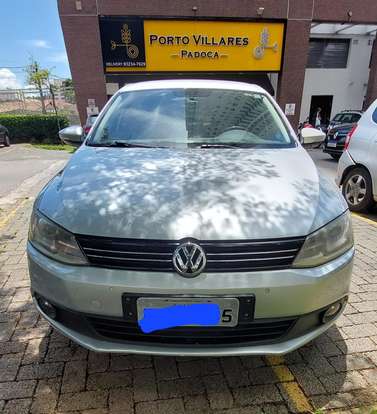 VOLKSWAGEN-JETTA-2013