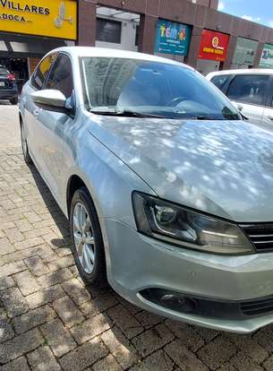 VOLKSWAGEN-JETTA-2013