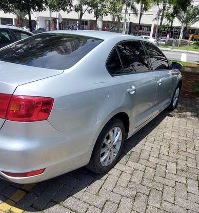 VOLKSWAGEN-JETTA-2013