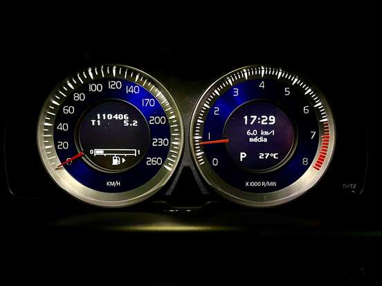VOLVO-XC60-2012