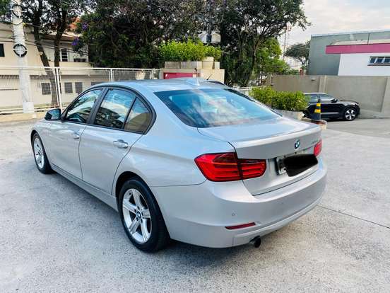 BMW-320i-2013