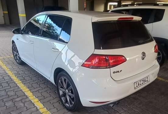 VOLKSWAGEN-GOLF-2015