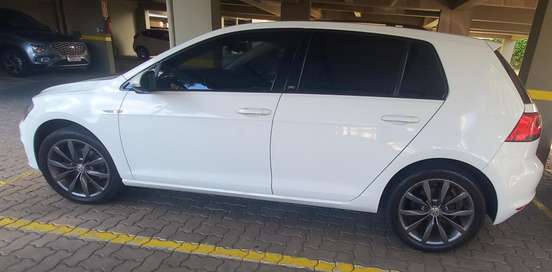 VOLKSWAGEN-GOLF-2015