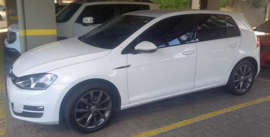 VOLKSWAGEN-GOLF-2015