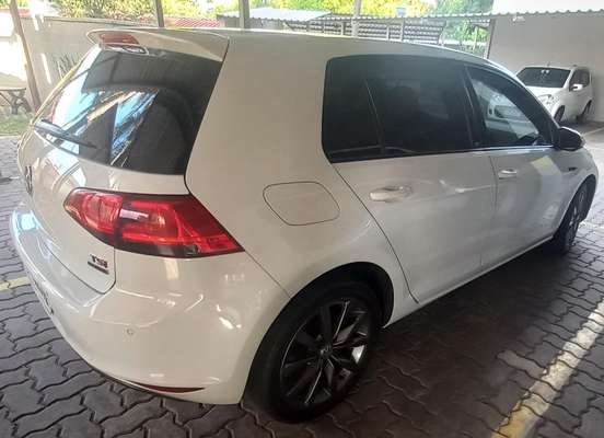 VOLKSWAGEN-GOLF-2015