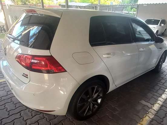 VOLKSWAGEN-GOLF-1.4 TSI COMFORTLINE 16V GASOLINA 4P AUTOMÁTICO VOLKSWAGEN-GOLF-2015