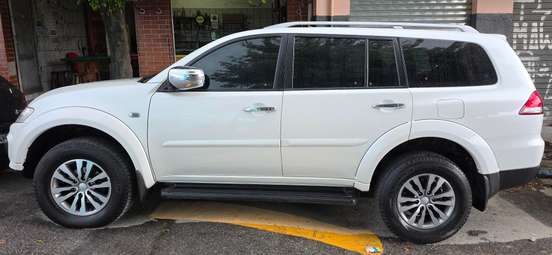MITSUBISHI-PAJERO-2017