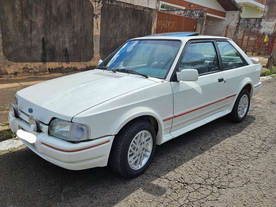 FORD-ESCORT-1990