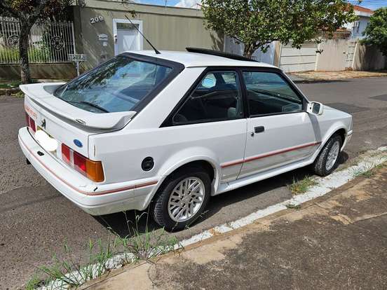 FORD-ESCORT-1990