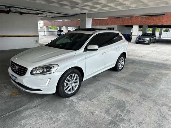 VOLVO-XC60-2017