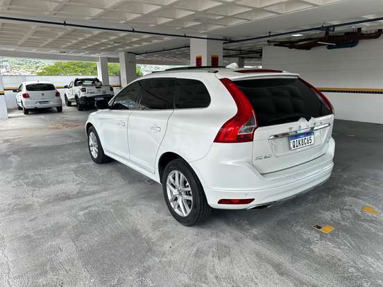 VOLVO-XC60-2017