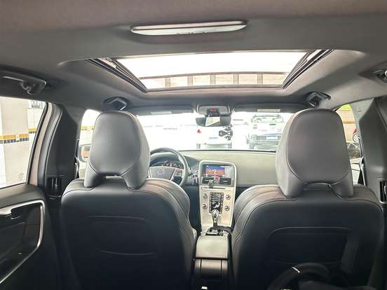 VOLVO-XC60-2.4 D5 MOMENTUM DIESEL AWD 4P AUTOMÁTICO VOLVO-XC60-2017