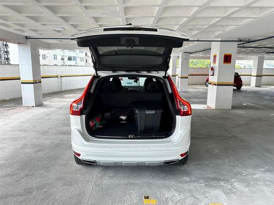 VOLVO-XC60-2.4 D5 MOMENTUM DIESEL AWD 4P AUTOMÁTICO VOLVO-XC60-2017