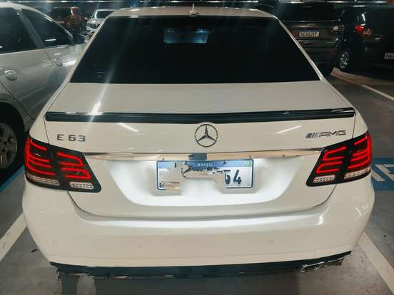 MERCEDES-BENZ-E 63 AMG-6.2 SEDAN V8 32V GASOLINA 4P AUTOMÁTICO MERCEDES-BENZ-E 63 AMG-2010
