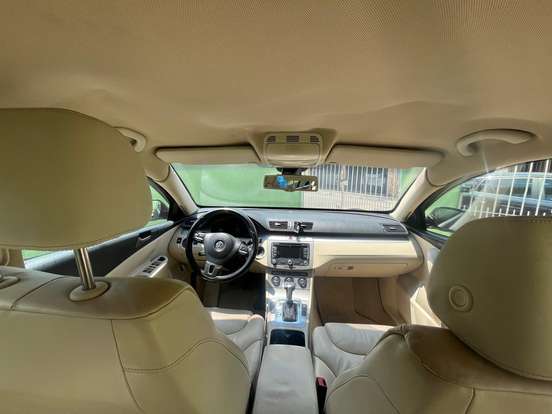 VOLKSWAGEN-PASSAT-2010