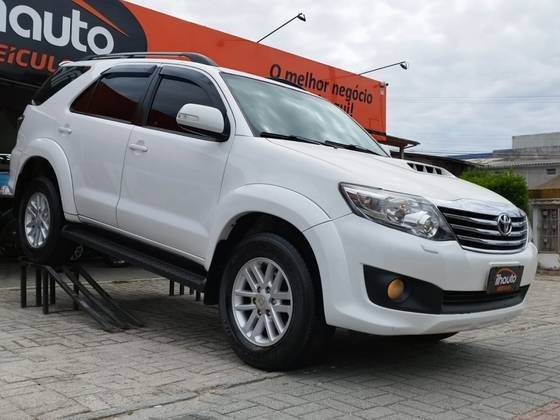 TOYOTA HILUX SW4 3.0 SRV 4X4 16V TURBO INTERCOOLER DIESEL 4P AUTOMÁTICO