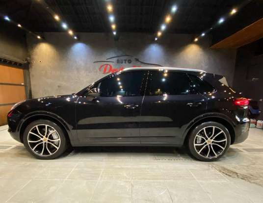 PORSCHE-CAYENNE-2018