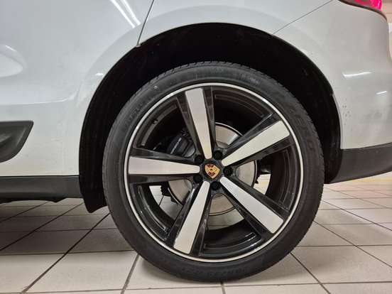 PORSCHE-MACAN-2024