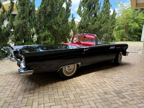 FORD-THUNDERBIRD-1957