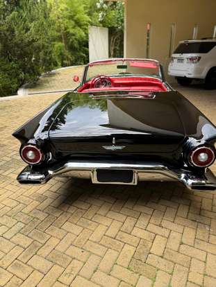 FORD-THUNDERBIRD-1957